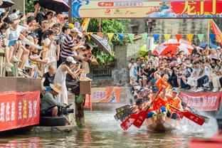 还能这样？四川主场计分器坏了 现场手动计分