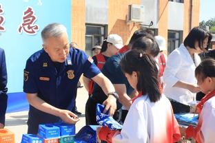 第二节6中5独取15分！里夫斯半场9中6拿下15分2板