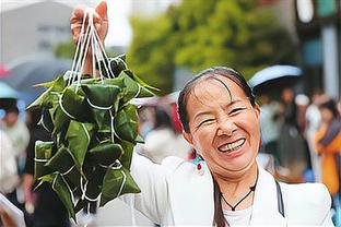 内维尔评双红会：曼联上半场表现太差，谢天谢地最终能打平